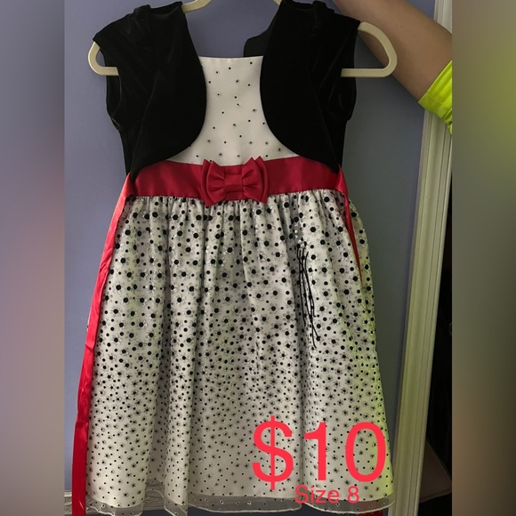 Girls dresses sizes 6,7,8,and12.A variety of colors - Picture 4 of 7